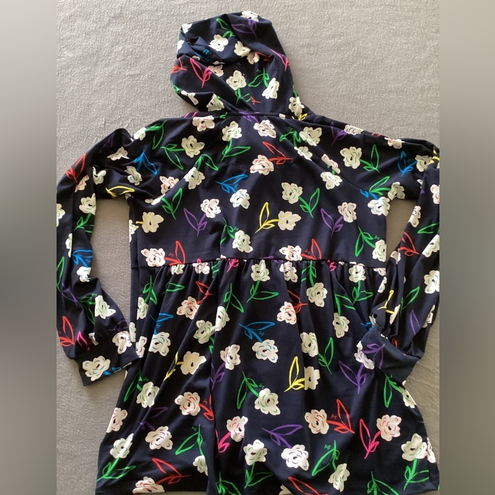 Lug Shimmy floral full zip pockets SZ S
Pit to pit 19”
Length 27”
Pockets
GK - Picture 2 of 6